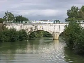 Pont-canal sur la Baïse entre les communes de Vianne et de Feugarolles (Lot-et-Garonne)