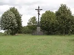 Calvaire au pied des Monts de Baives