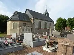 L'église et le cimetière.