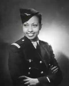 Joséphine Baker portant son uniforme de l'Armée de l'air française en 1948.