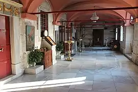 Intérieur de l’église Sainte-Marie-de-la-Source.