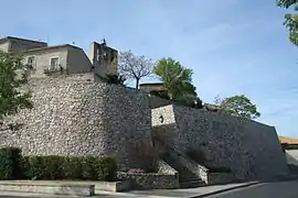 Les remparts et le campanile de l'église Saint-Maurice.