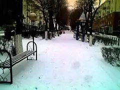 la rue centrale en hiver.