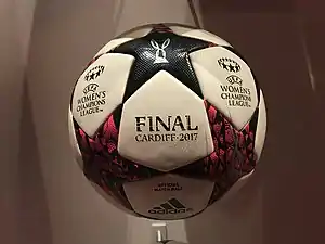 Ballon de la finale de la Ligue des champions féminine de l'UEFA 2016-2017.