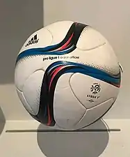 Ballon du dernier derby au Stade de Gerland (8 novembre 2015).