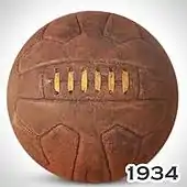 Photographie d'un ballon de football marron, de la Coupe du monde de 1934.