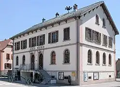 Le bâtiment de l'école-mairie.