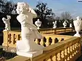 Balustrade avec vases et putti