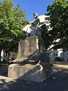 Monument à Balzac (1902), Paris, place Georges-Guillaumin.