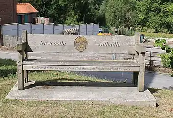 Banc hommage aux soldats britanniques qui ont combattu à Authuille en juillet 1916.