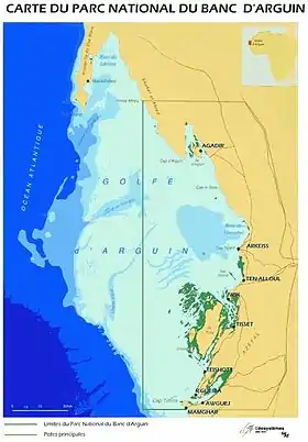 Carte du golfe d'Arguin montrant les hauts-fonds du banc d'Arguin (en bleu clair) et les limites du parc national.