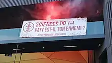 Déployement d'une banderole à Sciences Po Strasbourg la section de Strasbourg