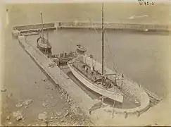 Le Roland dans son bassin de radoub en 1895 à Banyuls-sur-Mer.