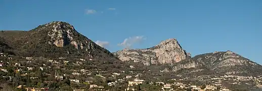 Baou des Noirs, baou de Saint-Jeannet (au centre) et baou de La Gaude.