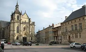 Place Saint-Pierre, église Saint-Étienne de Bar-le-Duc.