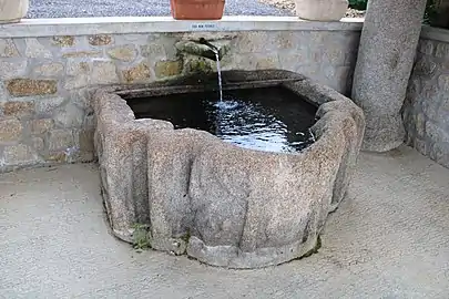 La fontaine.