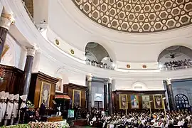 Barack Obama s'adressant aux chambres réunies dans le hall central du Sansad Bhavan.