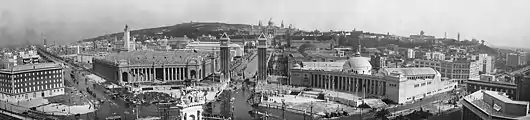 Vue de l'Exposition internationale de 1929 depuis la place d'Espagne (plaça de Espanya).