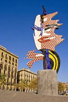 L'œuvre Miss Barcelona, de Roy Lichtenstein, dans le port de Barcelone.