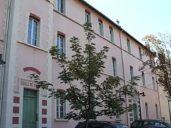 École publique installée dans une villa mexicaine.