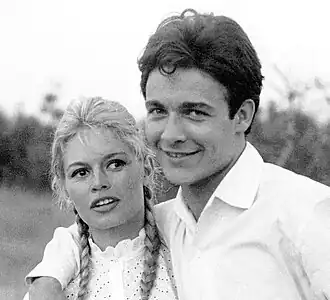 Avec son épouse Brigitte Bardot en Italie (1960), photographie de Giancarlo Botti.