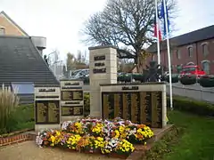 Le monument aux morts.