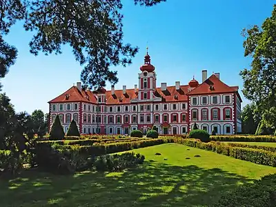 Château : la façade.