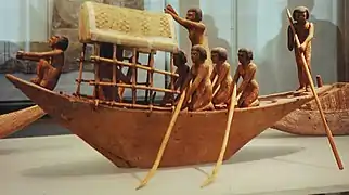 Modèle de bateau en bois stuqué et peint (Moyen Empire).