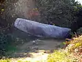 La barque de saint Conogan (en fait un menhir couché) à Beuzec-Cap-Sizun.