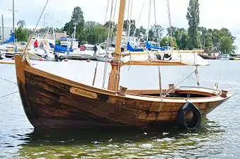 Barque traditionnelle dans le port de Jastarnia.