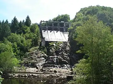 Le déversoir de la rive gauche en 2008.