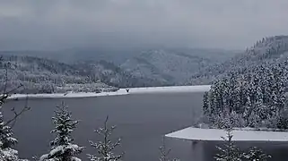 Barrage sous la neige début 2010.