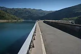 Le barrage et le lac de Roselend
