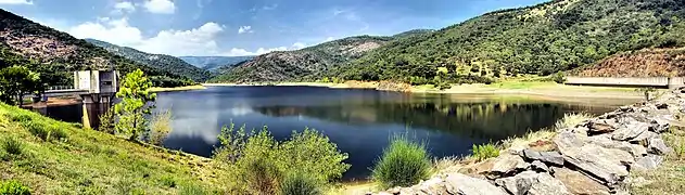 Barrage et lac de la Verne,.