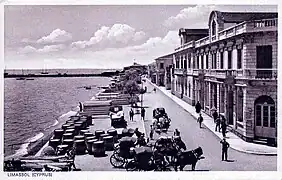 Barriques de vins entreposées au port de Limassol en 1920