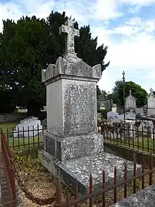 Tombe d'Antoine Bathélemy, cimetière de Bailleau-l'Évêque.