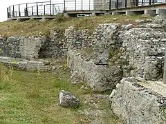 Podium et amorce du pronaos.