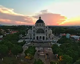 Image illustrative de l’article Cathédrale-basilique Notre-Dame-des-Miracles de Caacupé