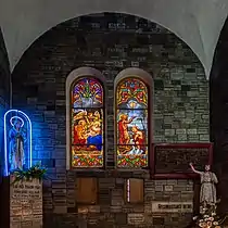 Vitraux de la maison Lorin, Chartres : la Nativité et le Baptême de Jésus.