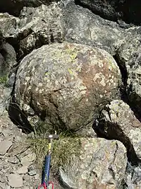 Affleurement de lave en coussins au Chenaillet (Hautes-Alpes).