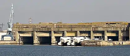 La base sous-marine, vue ouest.