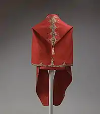 Bashlyk conservé au Anna Wintour Costume Center, Metropolitan Museum of Art