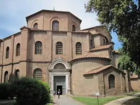 Entrée de la basilique