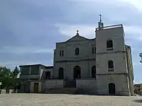 Façade de l'ancienne basilique Maria Santissima Mater Domini au sanctuaire.