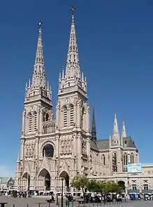 Vue générale de la basilique.