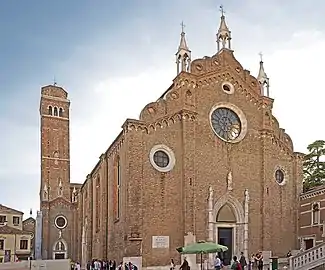 Les Oculus de la basilique Santa Maria Gloriosa dei Frari de Venise.