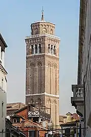 Le campanile.