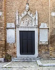 Portail et monument funéraire d'Urban Bolzanio.