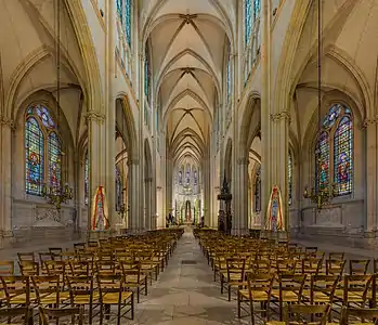 Perspective de l'intérieur de la basilique (décembre 2014).