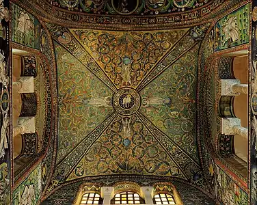 Une voute d’arêtes byzantine de la basilique Saint-Vital de Ravenne mise en valeur par des mosaïques du VIe siècle.